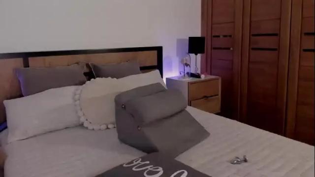 Image 4 of vangie_ Stream on Chaturbate on 26 days ago