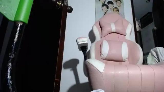 Image 12 of vanneloope Stream on Chaturbate on 17 months ago