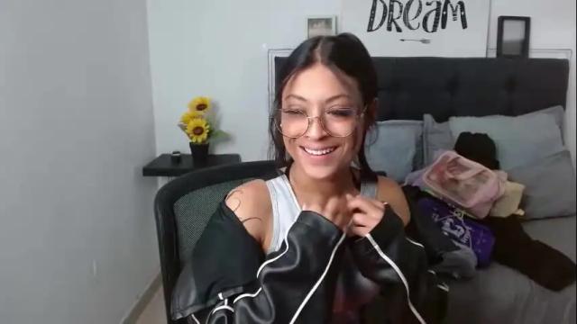 Image 2 of vannesweet_ Stream on Chaturbate on 2 months ago