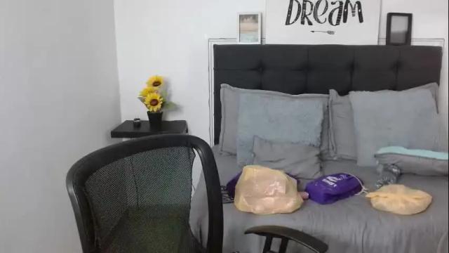 Image 6 of vannesweet_ Stream on Chaturbate on 2 months ago