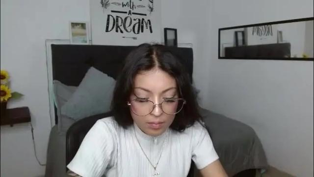 Image 3 of vannesweet_ Stream on Chaturbate on 2 months ago