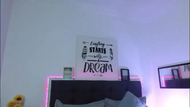 Image 10 of vannesweet_ Stream on Chaturbate on 2 months ago