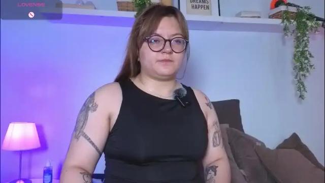 Image 3 of veesimons_dh Stream on Chaturbate on 27 days ago