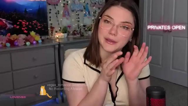 Image 8 of vegas_romance Stream on Chaturbate on 1 month ago