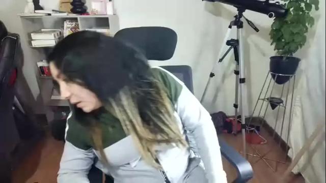 Image 3 of vellarossa Stream on Chaturbate on 1 month ago