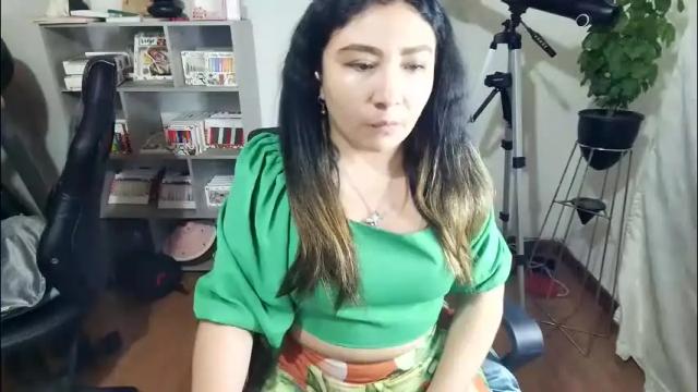 Image 2 of vellarossa Stream on Chaturbate on 1 month ago