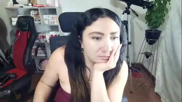 Image 2 of vellarossa Stream on Chaturbate on 1 month ago