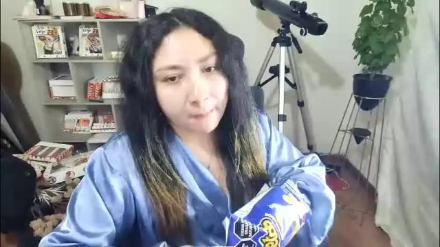 Image 3 of vellarossa Stream on Chaturbate on 1 month ago