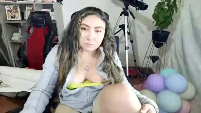 Image 10 of vellarossa Stream on Chaturbate on 11 days ago