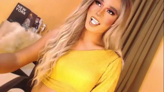 Image 11 of velvet_fux Stream on Chaturbate on 3 months ago