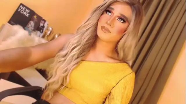 Image 4 of velvet_fux Stream on Chaturbate on 3 months ago