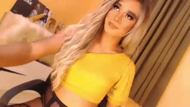 Image 10 of velvet_fux Stream on Chaturbate on 2 months ago