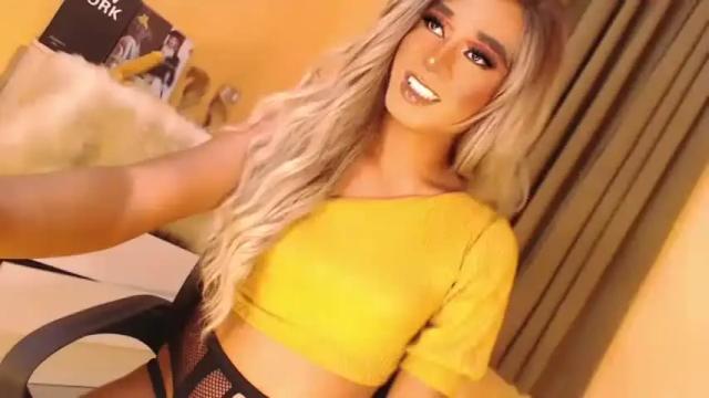 Image 11 of velvet_fux Stream on Chaturbate on 2 months ago