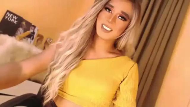 Image 3 of velvet_fux Stream on Chaturbate on 2 months ago