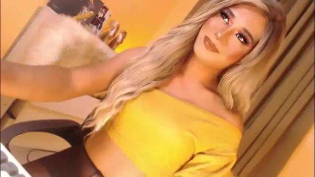 Image 11 of velvet_fux Stream on Chaturbate on 2 months ago