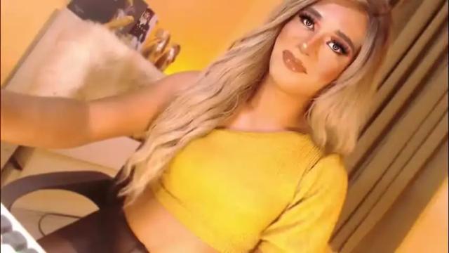 Image 3 of velvet_fux Stream on Chaturbate on 2 months ago