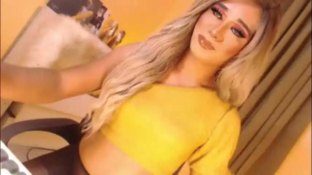 Image 4 of velvet_fux Stream on Chaturbate on 2 months ago