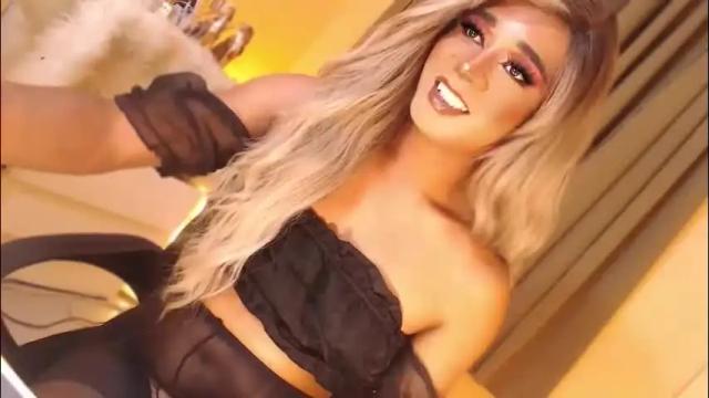 Image 3 of velvet_fux Stream on Chaturbate on 2 months ago