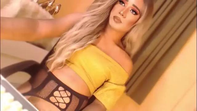 Image 12 of velvet_fux Stream on Chaturbate on 2 months ago