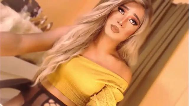 Image 2 of velvet_fux Stream on Chaturbate on 2 months ago