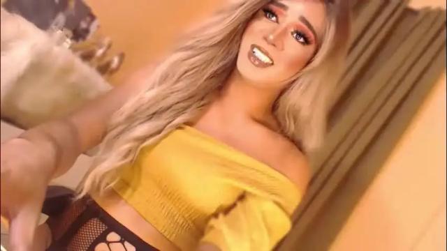 Image 3 of velvet_fux Stream on Chaturbate on 2 months ago