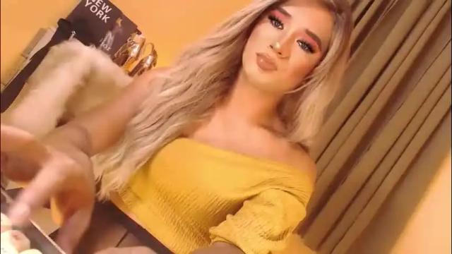 Image 11 of velvet_fux Stream on Chaturbate on 2 months ago