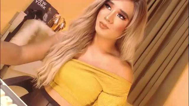 Image 12 of velvet_fux Stream on Chaturbate on 2 months ago