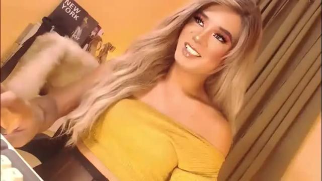 Image 3 of velvet_fux Stream on Chaturbate on 2 months ago