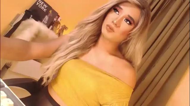 Image 6 of velvet_fux Stream on Chaturbate on 2 months ago