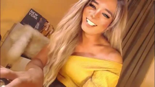 Image 6 of velvet_fux Stream on Chaturbate on 2 months ago