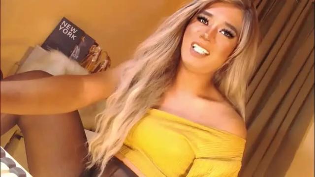 Image 7 of velvet_fux Stream on Chaturbate on 2 months ago