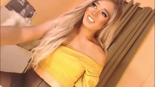 Image 10 of velvet_fux Stream on Chaturbate on 2 months ago