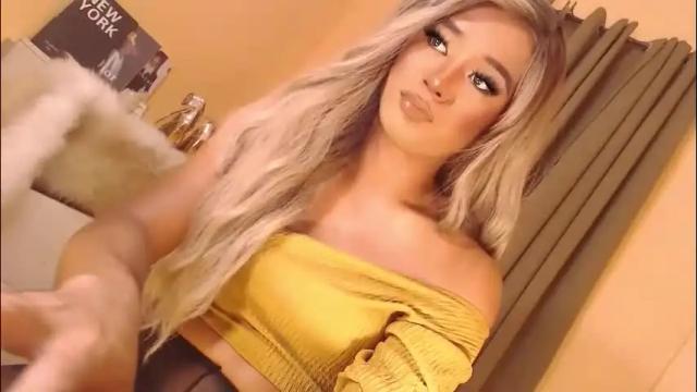 Image 3 of velvet_fux Stream on Chaturbate on 2 months ago