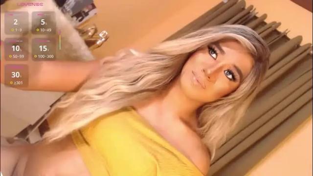 Image 11 of velvet_fux Stream on Chaturbate on 1 month ago