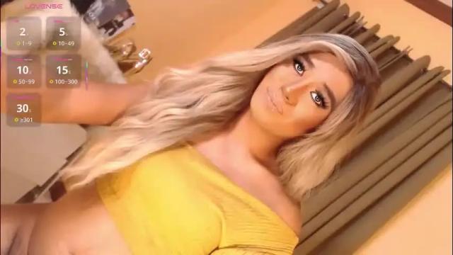 Image 3 of velvet_fux Stream on Chaturbate on 1 month ago