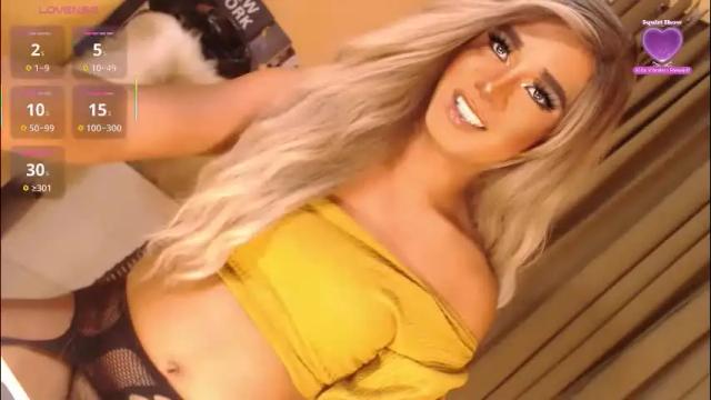 Image 4 of velvet_fux Stream on Chaturbate on 1 month ago