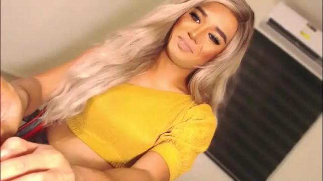 Image 4 of velvet_fux Stream on Chaturbate on 26 days ago