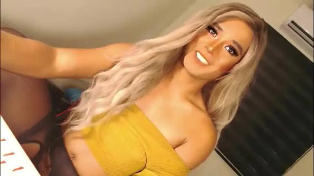 Image 12 of velvet_fux Stream on Chaturbate on 6 days ago