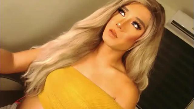 Image 4 of velvet_fux Stream on Chaturbate on 4 days ago