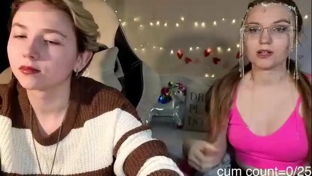 Image 3 of velvetvalkyries Stream on Chaturbate on 25 days ago