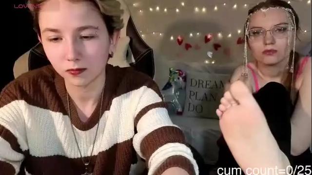 Image 4 of velvetvalkyries Stream on Chaturbate on 25 days ago