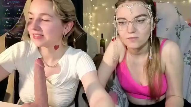 Image 2 of velvetvalkyries Stream on Chaturbate on 23 days ago