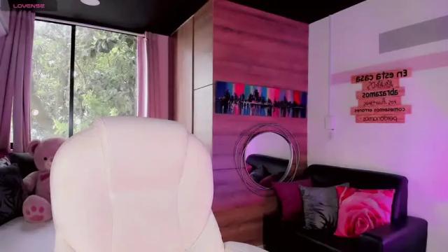 Image 8 of venecismarin Stream on Chaturbate on 15 months ago