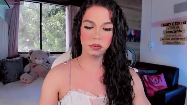 Image 4 of venecismarin Stream on Chaturbate on 15 months ago