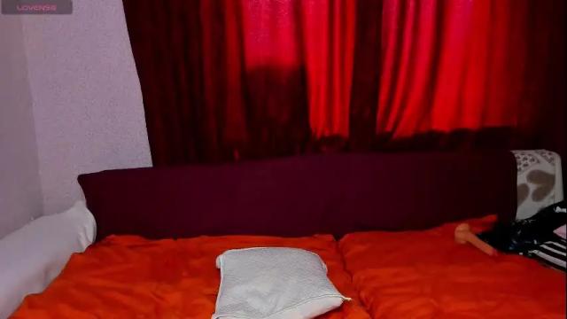 Image 8 of veneradi615 Stream on Chaturbate on 1 month ago
