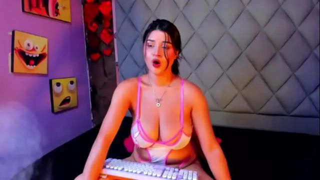 Image 11 of venusowen_ Stream on Chaturbate on 1 month ago