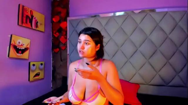 Image 2 of venusowen_ Stream on Chaturbate on 1 month ago