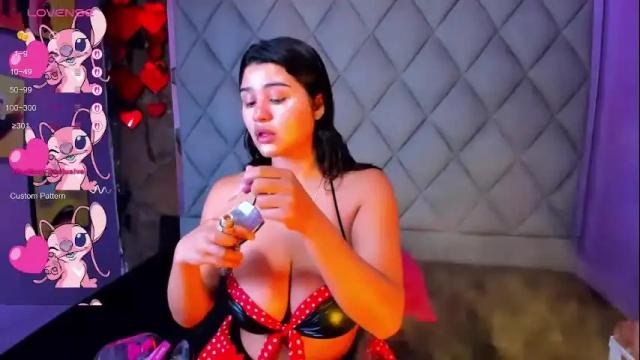Image 6 of venusowen_ Stream on Chaturbate on 1 month ago