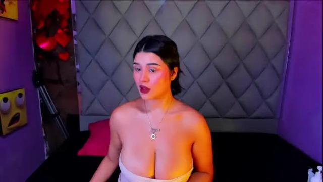 Image 6 of venusowen_ Stream on Chaturbate on 25 days ago