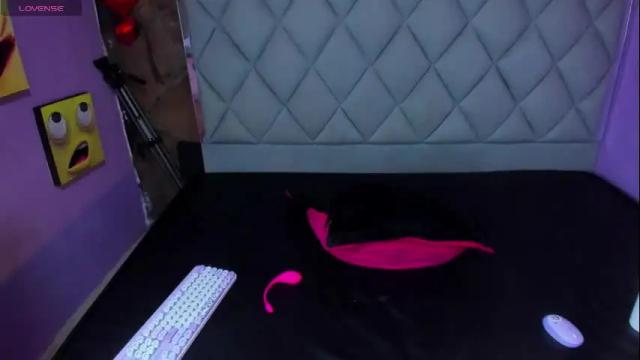 Image 10 of venusowen_ Stream on Chaturbate on 15 days ago